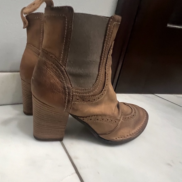 FRED SEGAL DISTRESSED LEATHER ANKLE BOOTIES, US SIZE 38, COGNAC BROWN - Picture 6 of 12